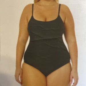 XXL  Hurley bathing suit UPF 50 new with tag